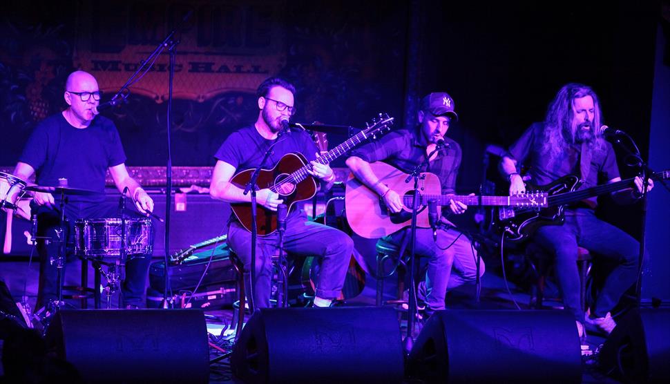 Turin Brakes performing live