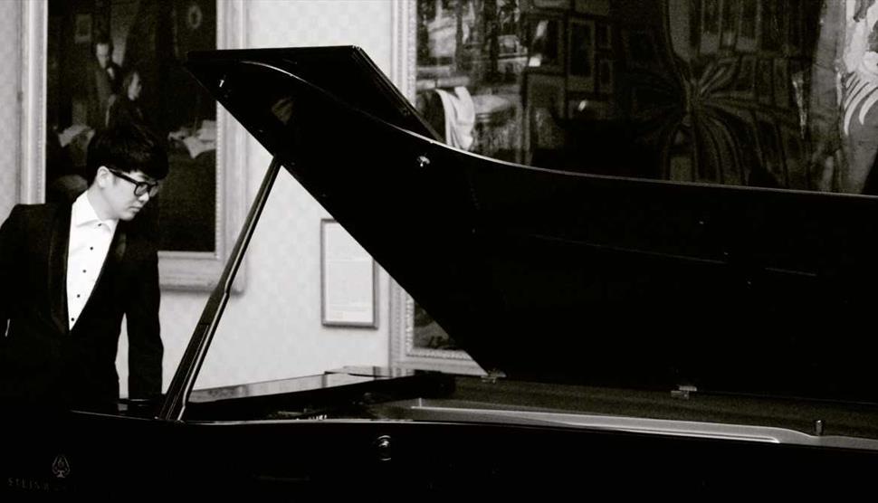 Romsey Abbey Lunchtime Recital by Yoon Seok Shin