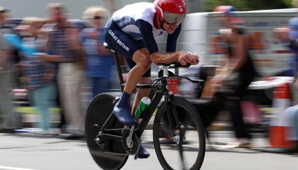 Bradley Wiggins cycling