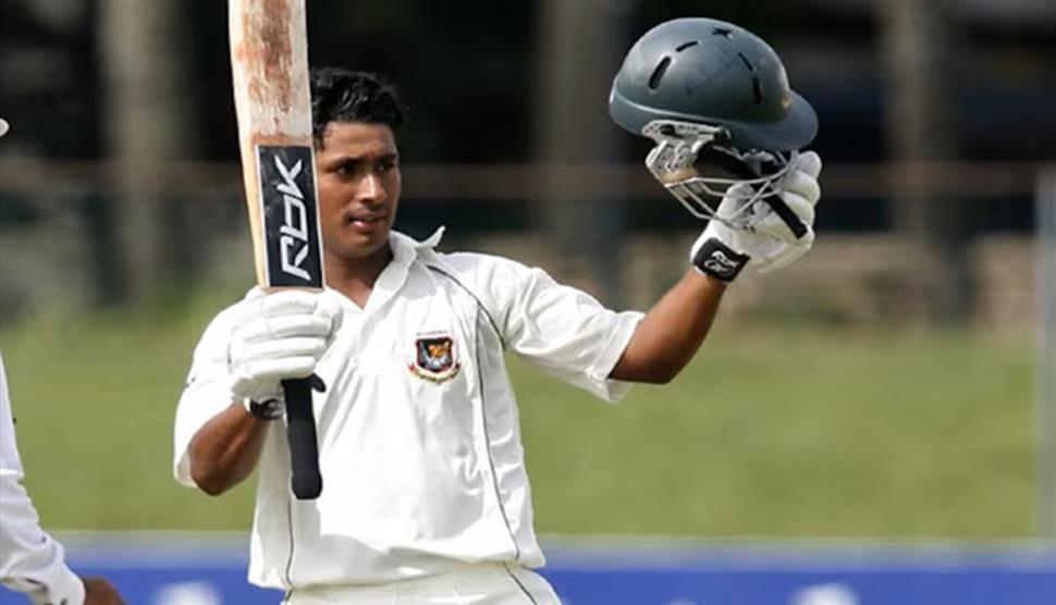 A cricket player holding his helmet and bat.