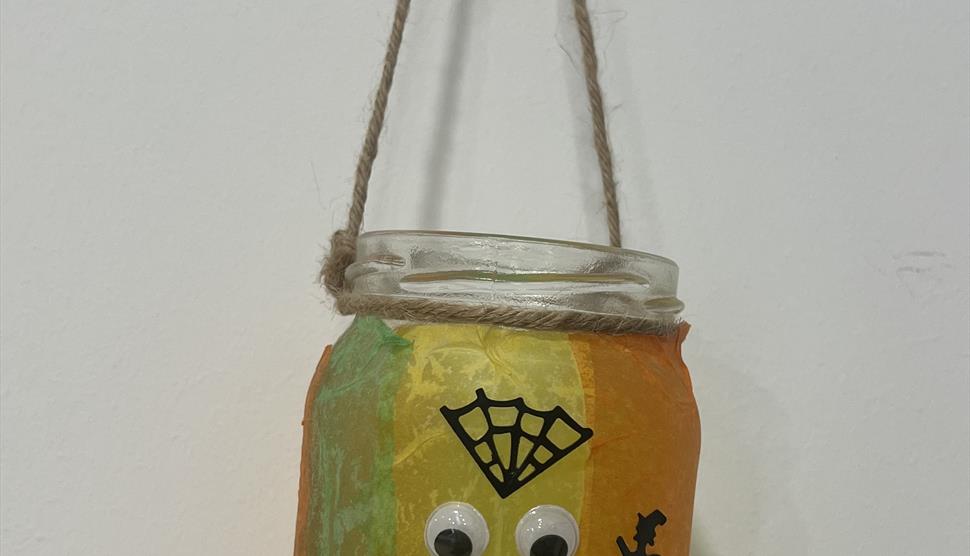 Picture of a finished Lantern from the glass jar workshop