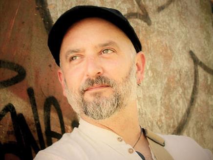 Live Music: Alex Roberts