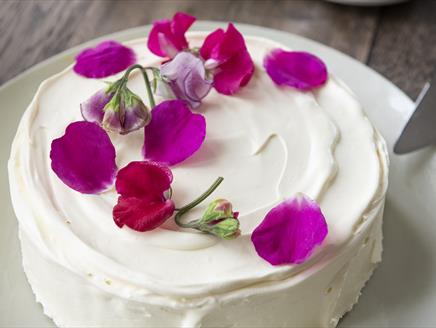 Cake-Decorating Class with Sarah Johnson at Heckfield Place