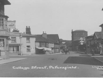 A Wander Down College Street in Petersfield