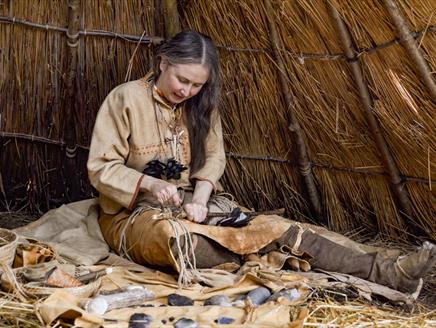 Woman flintknapping in bronze age.
