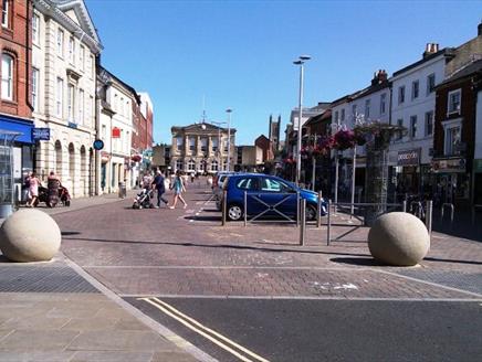 Farmers and Craft Market in Andover High Street