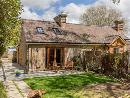 Exterior of Horseshoe Cottage - a New Forest Holiday Cottage