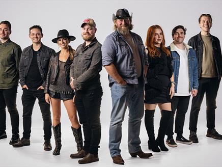 A group of country singers made up of men and women.