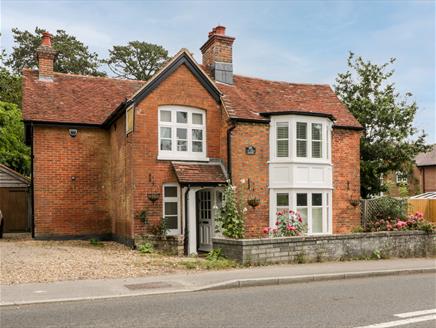 The exterior or Oakapple Cottage