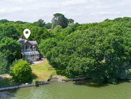 The exterior and gardens of Maiden Cottage - a New Forest Holiday Cottage