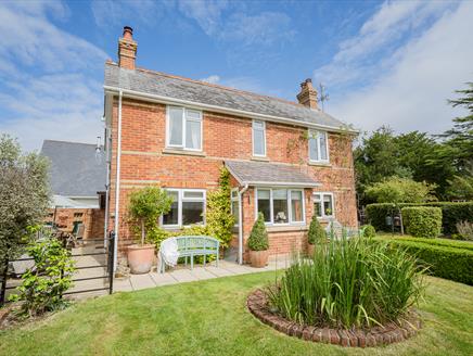 The exterior of Sunnyside - a New Forest Holiday Cottage