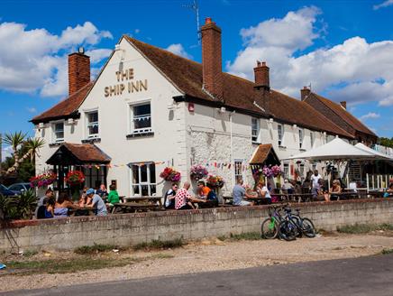 Live Music Bank Holiday Sunday
