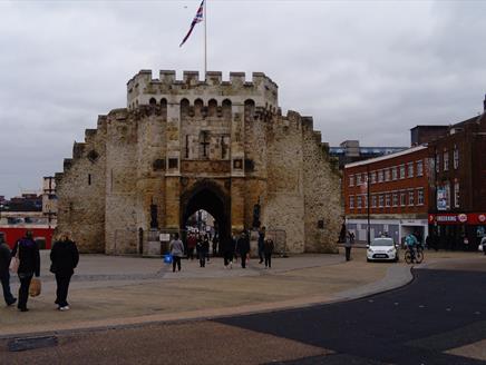 Southampton in WW2 Guided Walk with Southampton Tourist Guides