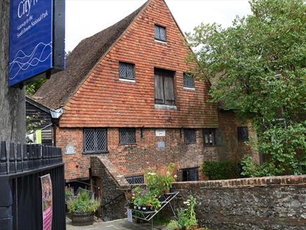Summer trail at Winchester City Mill