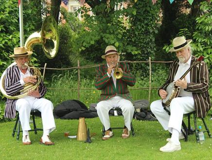 Hinton Ampner - Lazy Afternoon Jazz