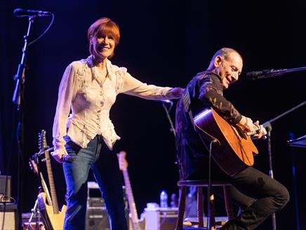 Photograph pf Kiki Dee and Carmelo Luggeri performing live