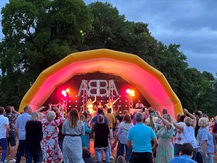 Outdoor performance of ABBA by Moonlight