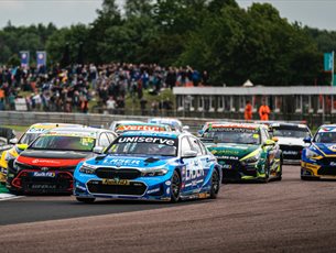 Kwik Fit British Touring Car Championship at Thruxton