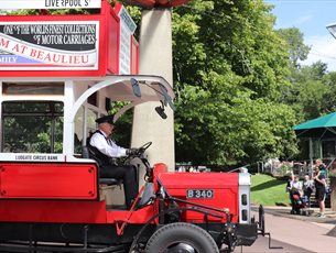 Vintage bus at Beaulieu