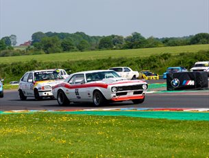 Classic Sports Car Club racing at Thruxton Circuit
