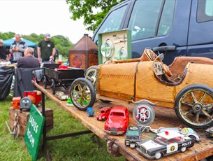 Spring Autojumble at Beaulieu