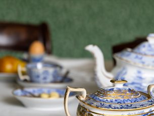 Blue and white china on the dining table at Jane Austen's House
