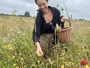Spring Wild Walk with the Hedgerow Yogi at Itchen Valley Country Park