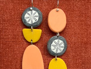 Using waste plastic to make colourful jewellery with Bronwen Gwillim at Winchester Cathedral