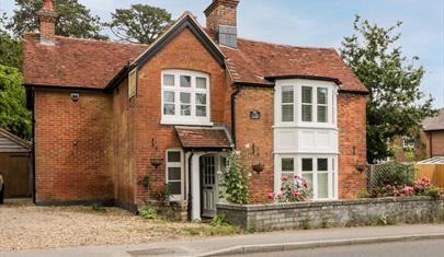 The exterior or Oakapple Cottage