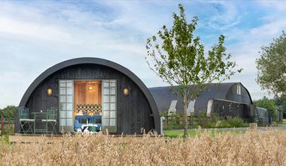 The Farley Hangar, Braishfield, Hampshire - Luxury Glamping