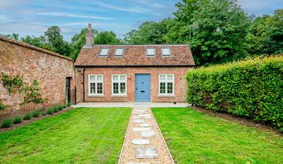 Exterior of Trafalgar Gardens - New Forest Holiday Cottages