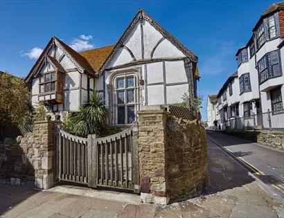 Historic Hastings Walk and Street Theatre
