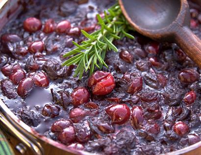 fresh cranberry sauce cooking