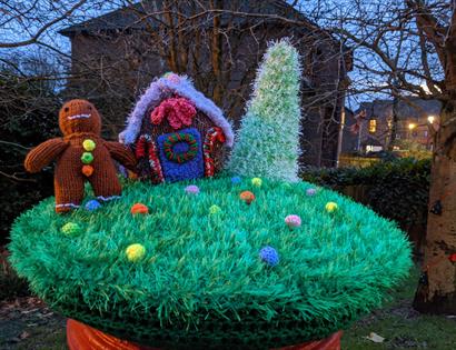 Battle Yarn Bomb