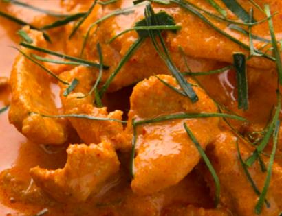 A photograph of thai food, chicken with lemongrass on top, for the Thai So event at The Hub Bodiam Rother