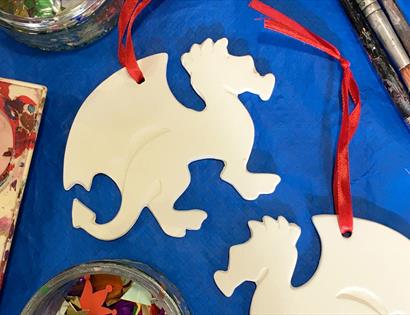 Dragon decorations to paint