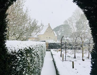Snowy Michelham Priory.