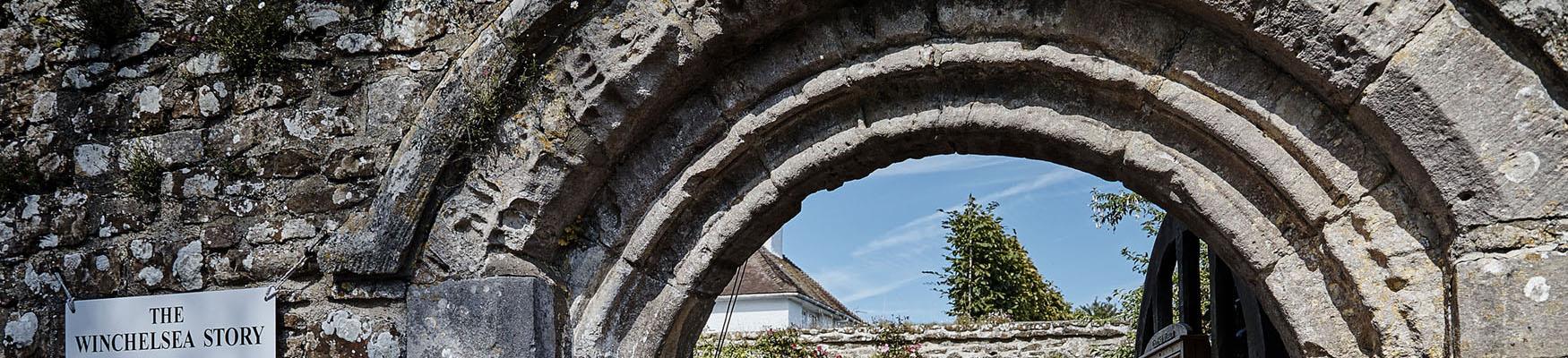 Stone archway in Winchelsea village