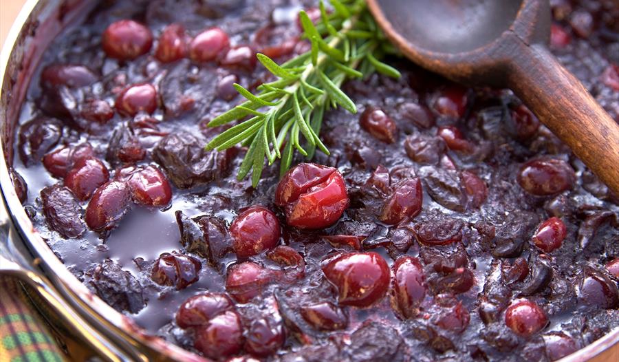 fresh cranberry sauce cooking