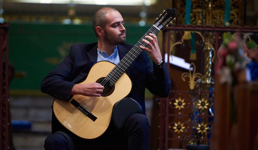 CLASSICAL GUITAR CONCERT: Kianush Robeson