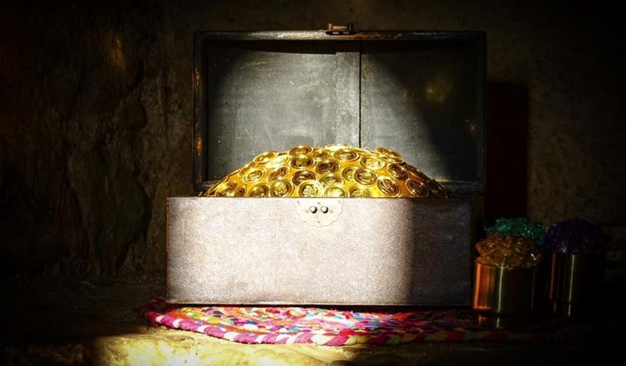 Precious gems winter trail at Bodiam