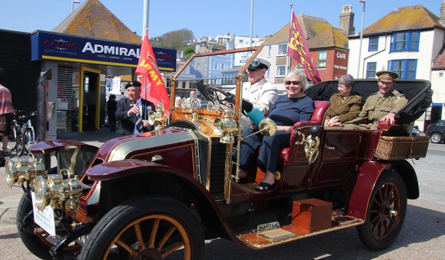 Picture of vintage motocar at the Stade in Hastings.