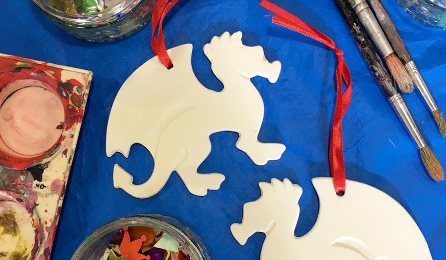Dragon decorations to paint