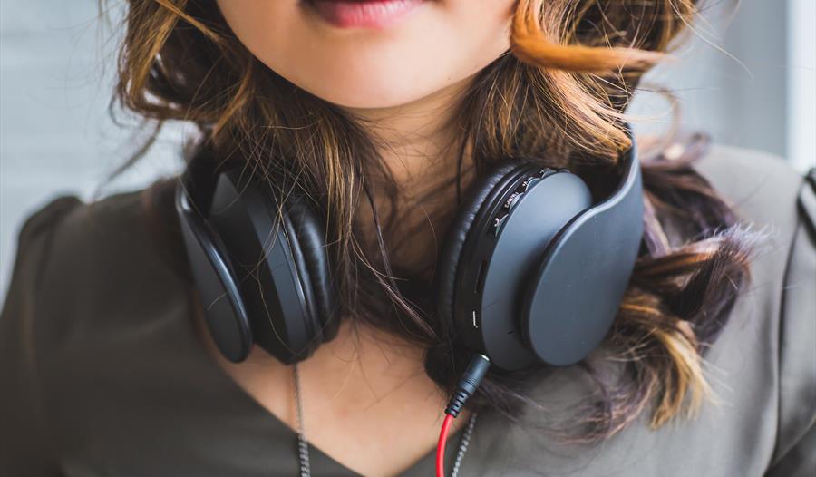 Free Youth Songwriting Masterclass with Guy Chambers