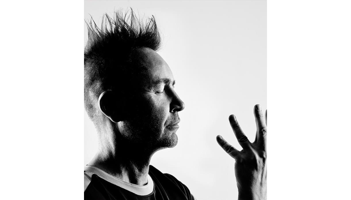 Black-and-white portrait promoting Nigel Kennedy at De La Warr Pavilion, shown in profile.