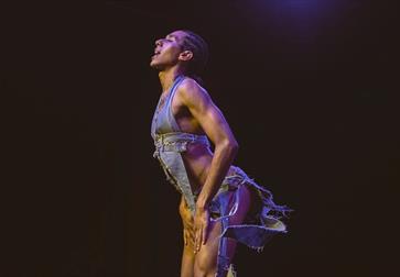 A scratch night for daring performance