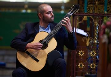 CLASSICAL GUITAR CONCERT: Kianush Robeson