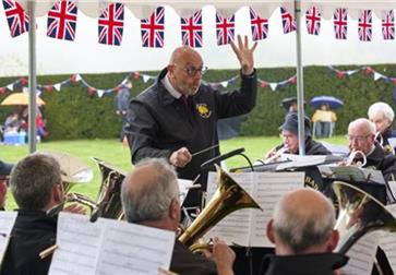 VE-day orchestra