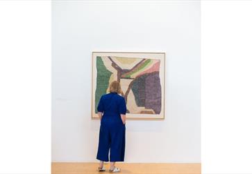 Relaxed morning exhibition visit