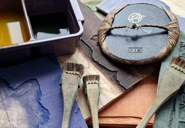 Image shows the tools used for Japanese Woodblock Printing including brushes and ink.